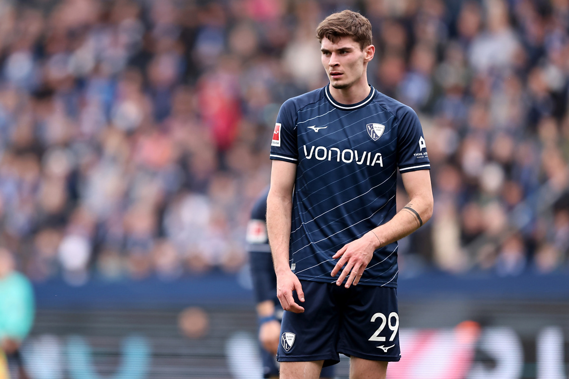 决不仅体现 决不仅体现